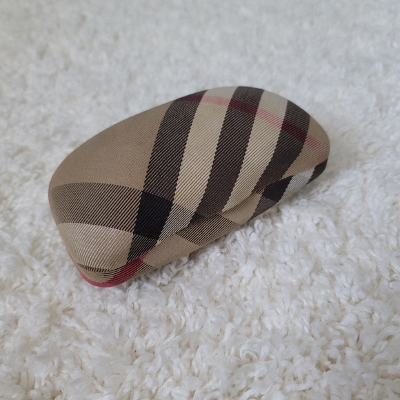 Burberry Accessories - Burberry Sunglasses Case